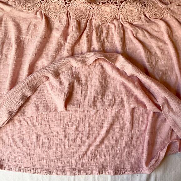 Time and Tru Women Off Shoulder Blouse size L (12-14) Sweet Pink 3/4 Sleeve Lace - Picture 7 of 9